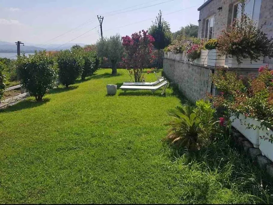 Vintage House With Stunning View Of Shkodra Lake Vila Shkodër